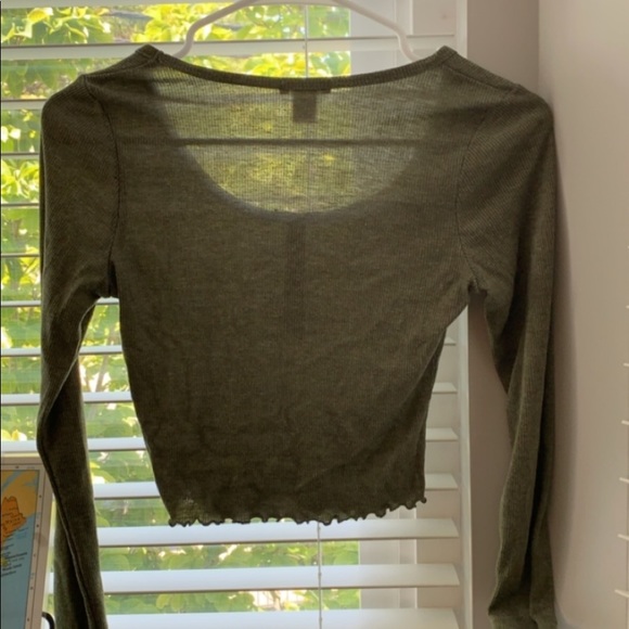 Olive green ruffled bottom buttoned top - Picture 2 of 2